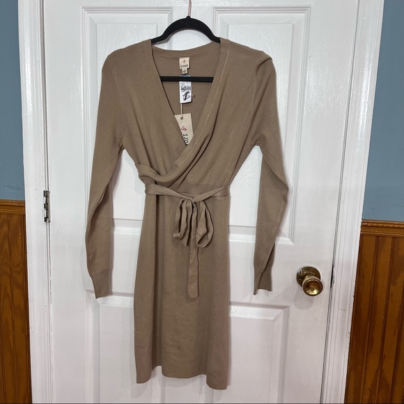 NWT IJOAH Tan Long Sleeve V Neck Knitted Belted Wrap Dress Size L - Picture 3 of 7